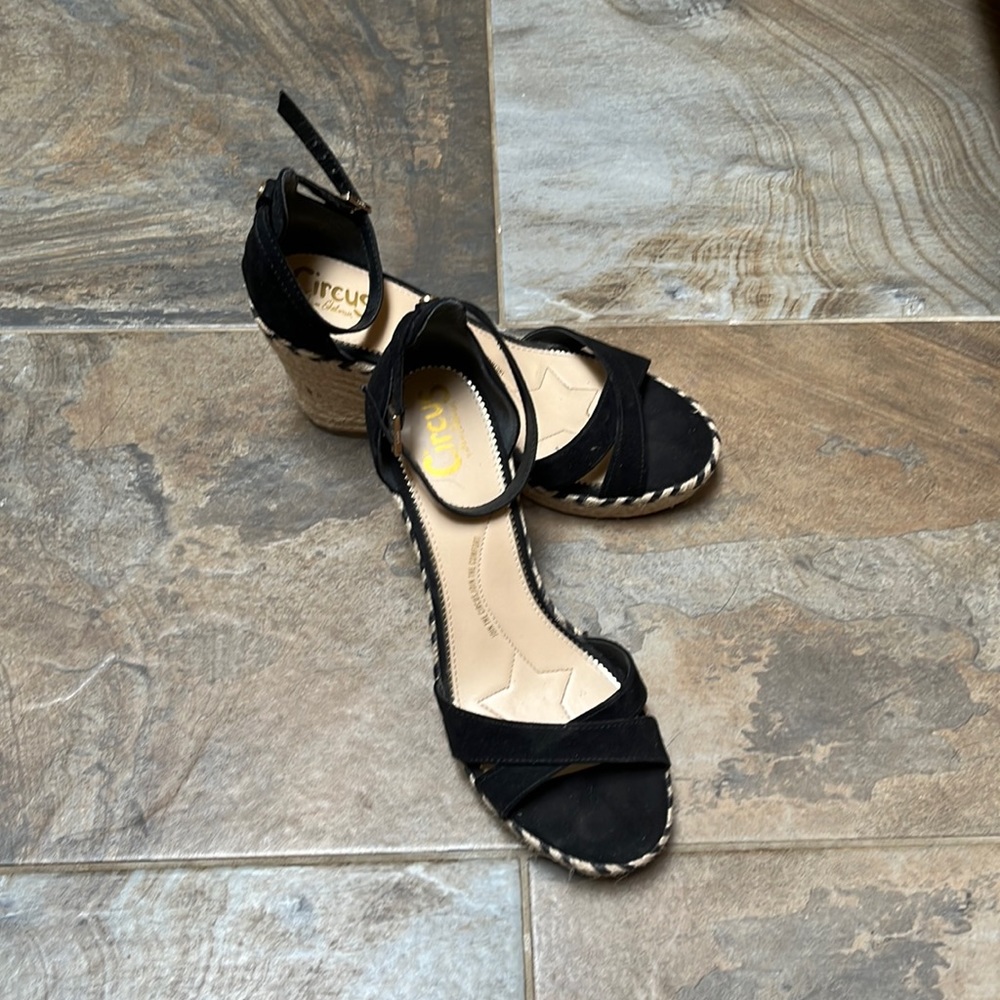 Wedge heels with jute covering. Size 8.5